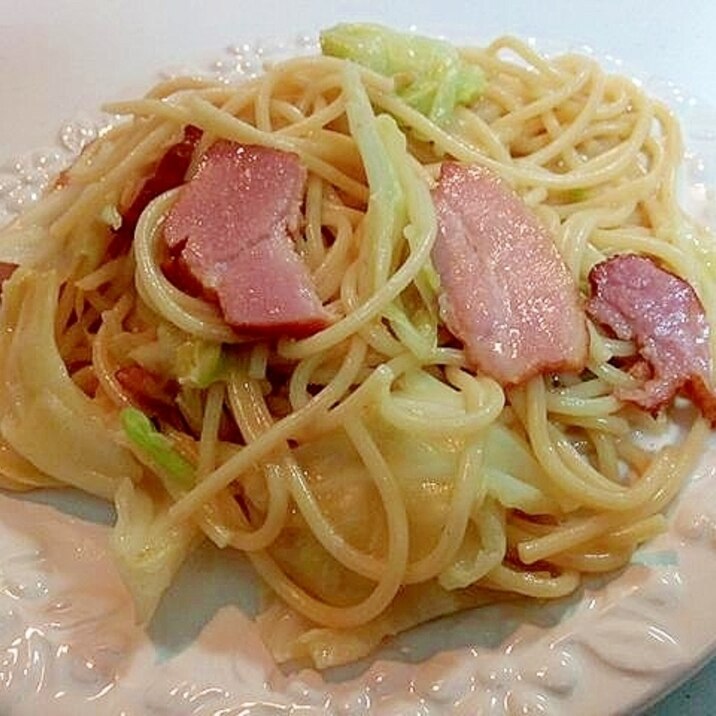 ベーコンと茹でキャベツのミルクパスタ